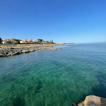 بيت ضيافة White Rock House فونتاني بيانكي