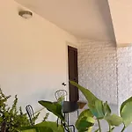 Penzion White Rock House Fontane Bianche