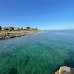 Penzion White Rock House Fontane Bianche